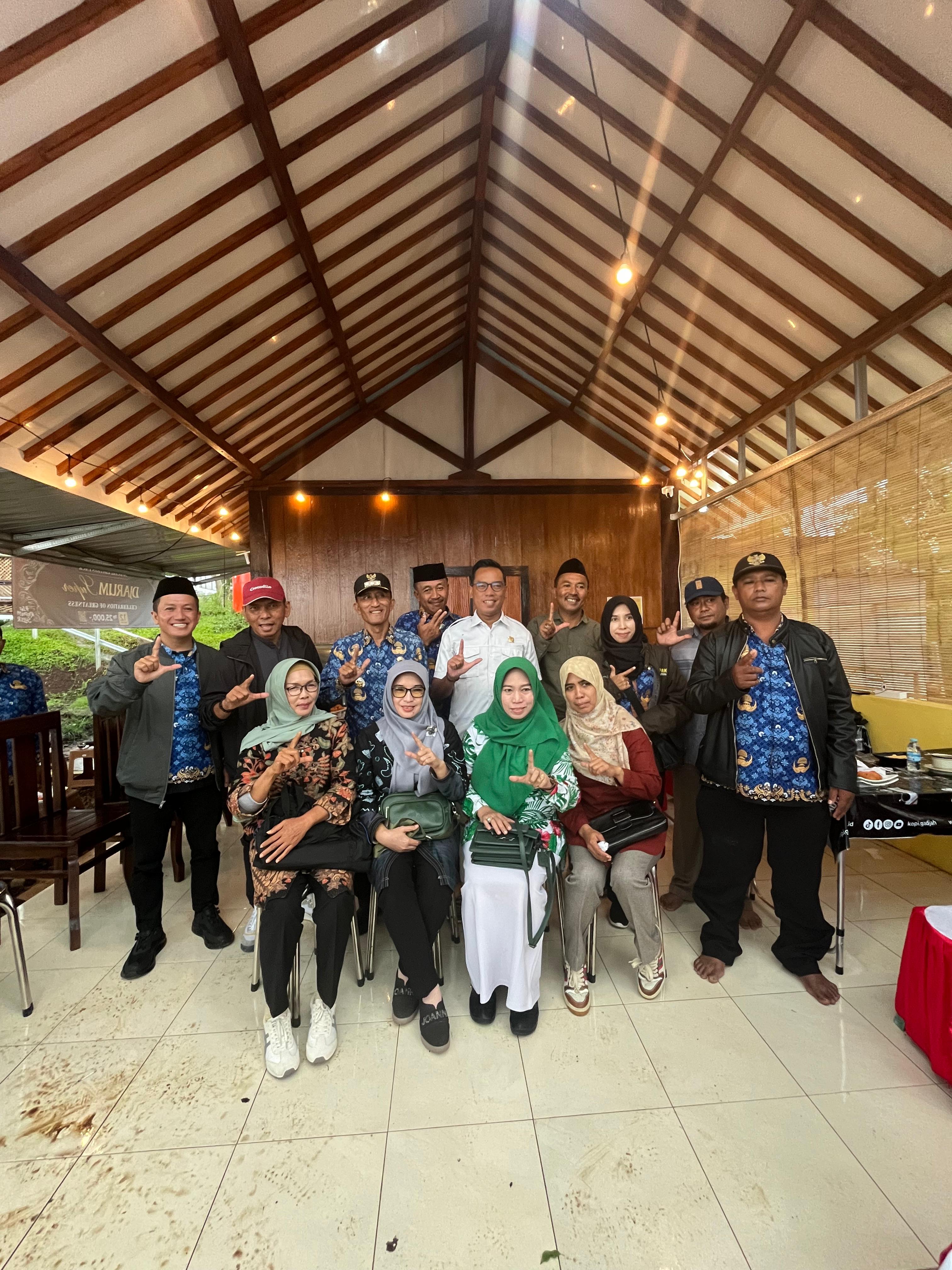 Dinas Pariwisata Menghadiri Rapat Kerja Komisi B
