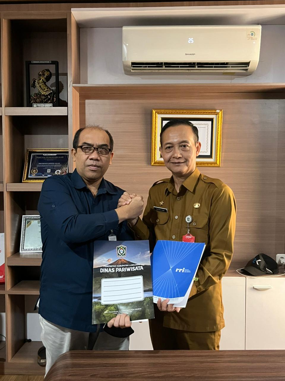 Dinas Pariwisata Kabupaten Lumajang melalui kerja sama strategis dengan RRI Jember