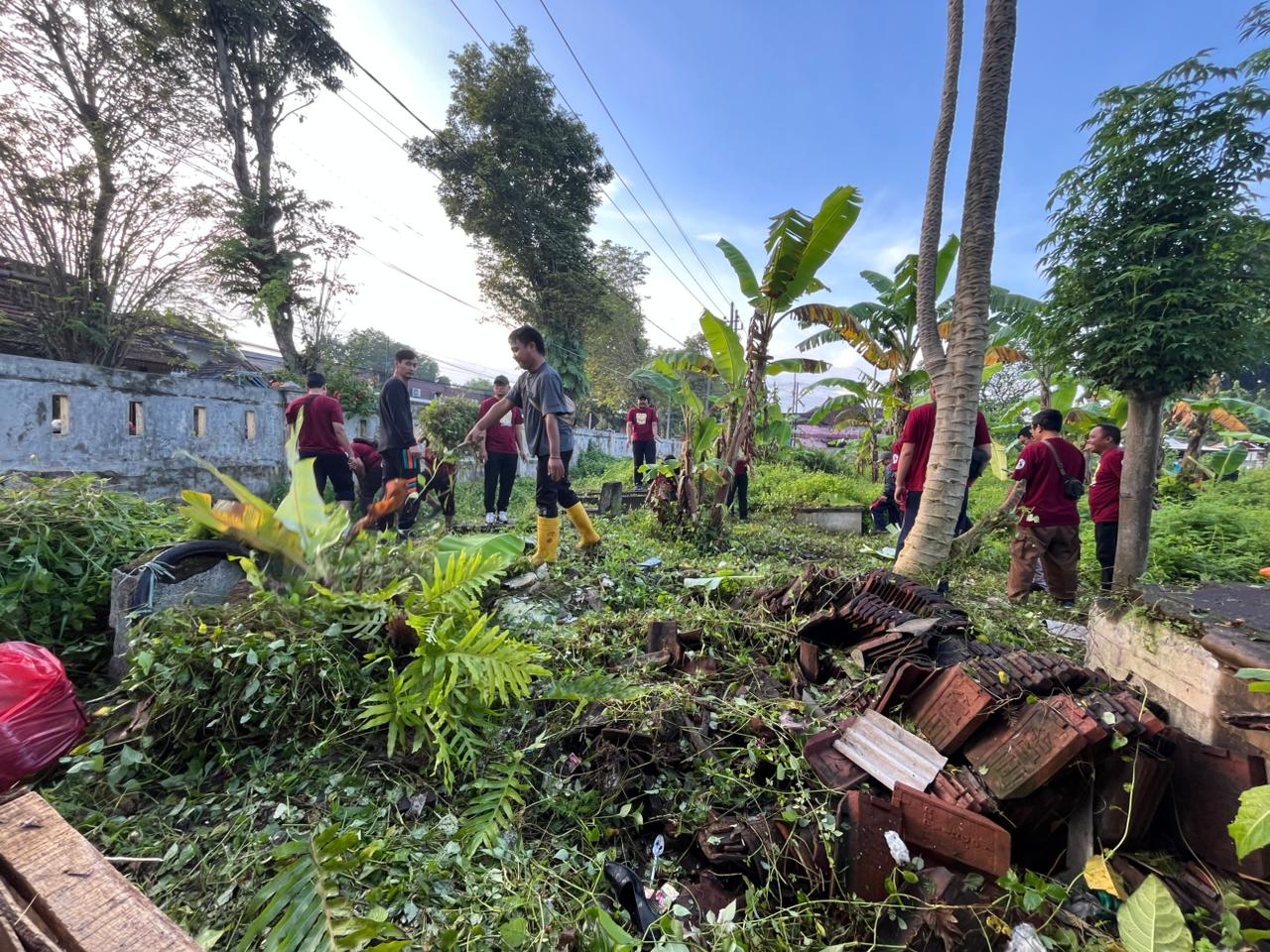 Dinas Pariwsata Mengikuti Kegiatan Kerja Bakti Di Makam Jogoyuda dalam rangka Harjalu ke 770