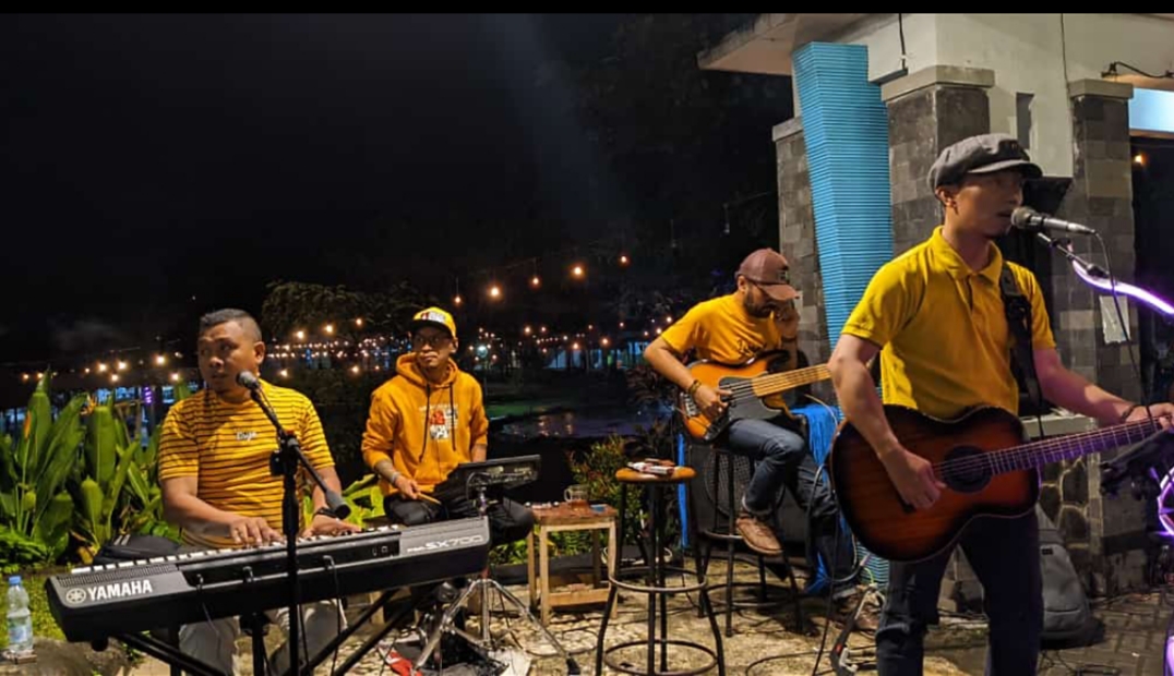 Menepi di Pemandian Alam Selokambang
