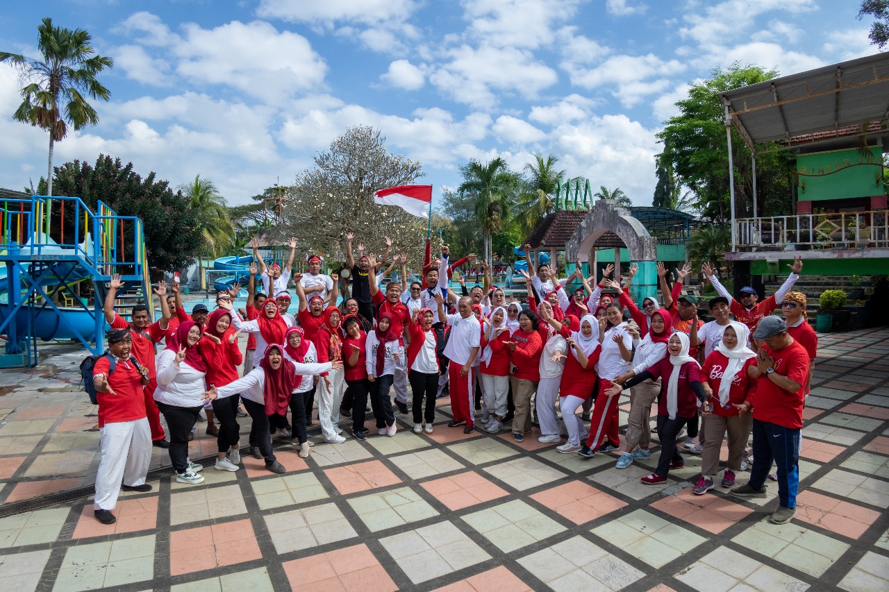 KELUARGA BESAR DINAS PARIWISATA KAB LUMAJANG