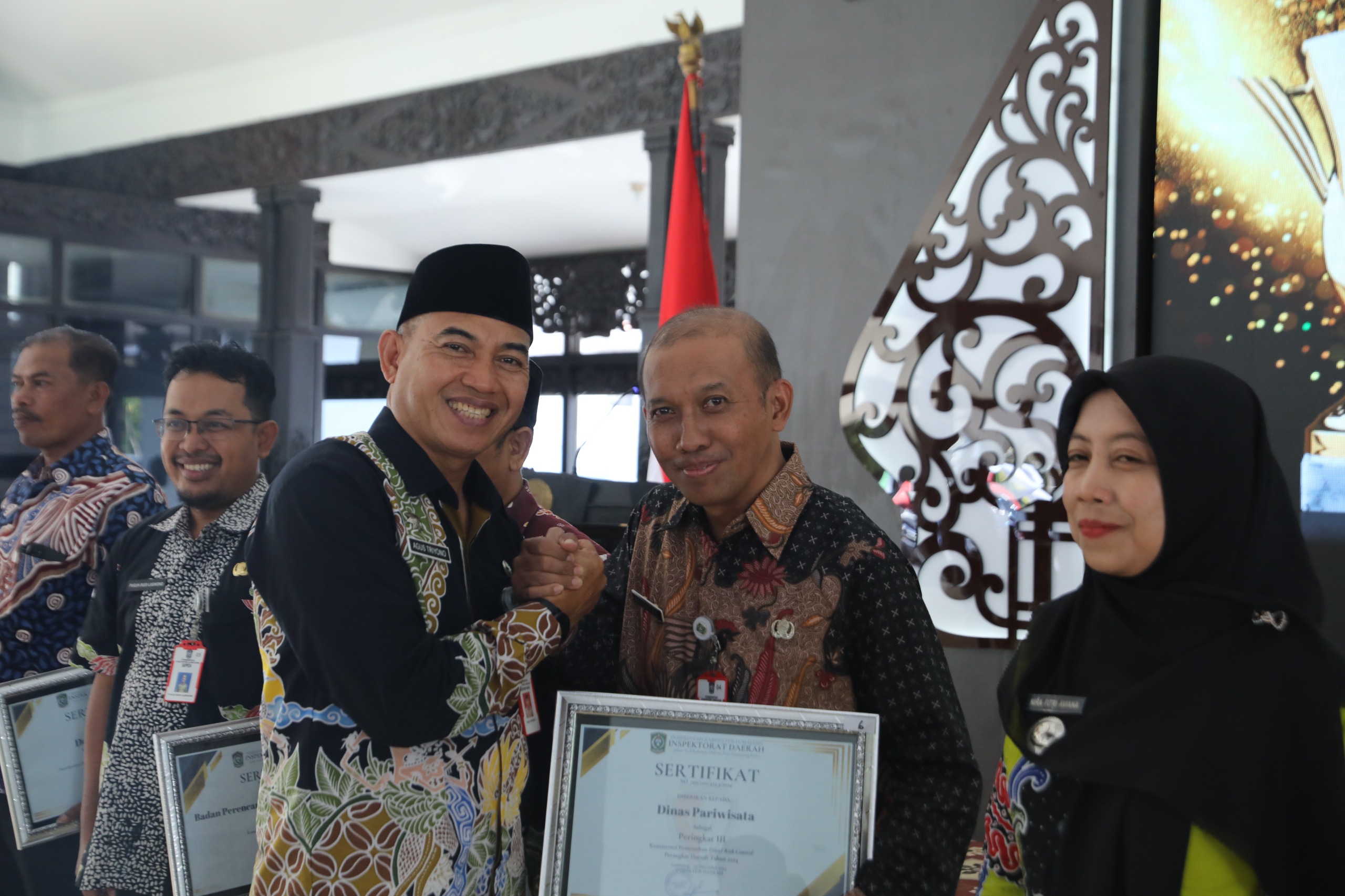 DInas Pariwista Mendapatkan Piagam Penghargaan 