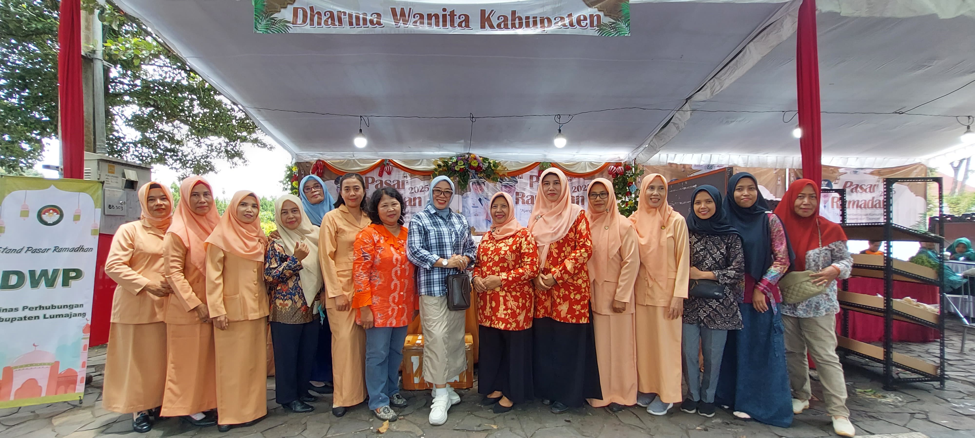 DWP Dinas Pariwista Ikut Berpartisipasi Bazar Ramadan 2025
