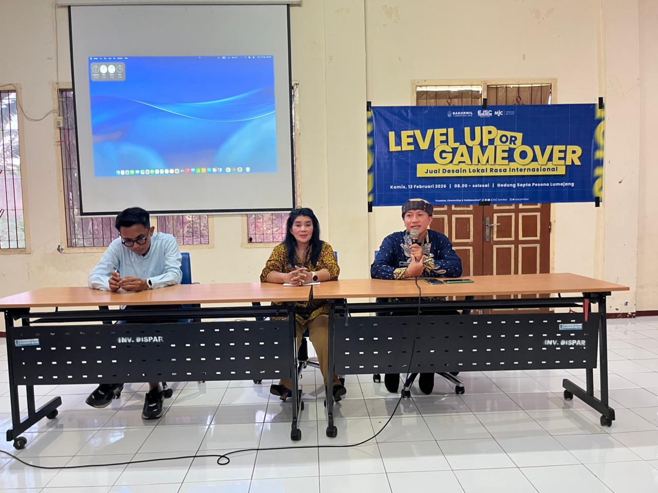 Fasilitasi Pelatihan Desain Grafis Dengan Bakorwil V Jember