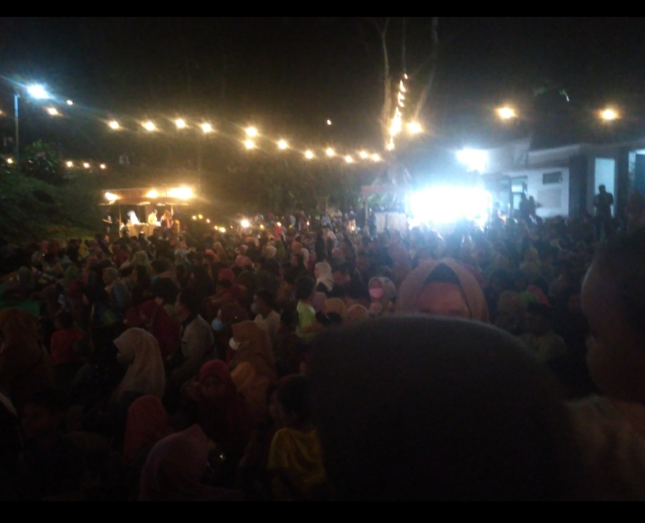 Antusiasme Pengunjung Patrol Musik Festival Yang Diselenggarakan Di Pemandian Alam Selokambang