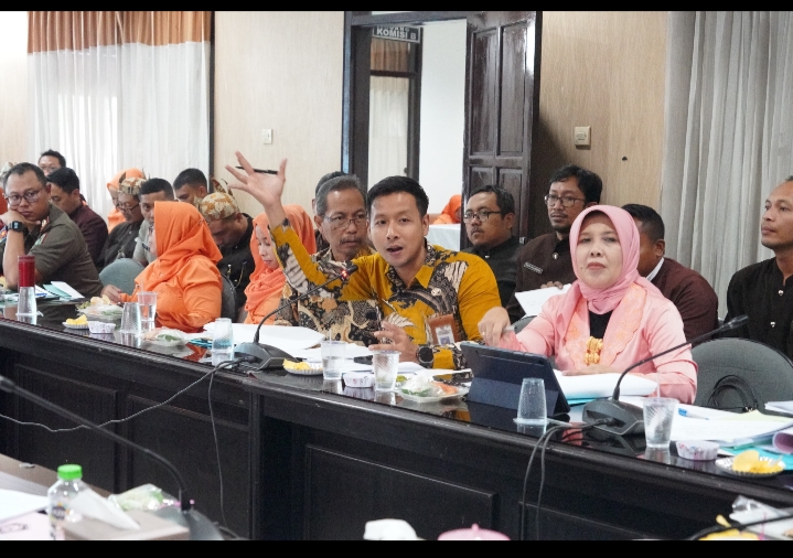 DINAS  PARIWISATA BAHAS RAPERDA PENYELENGARAAN PARIWISATA