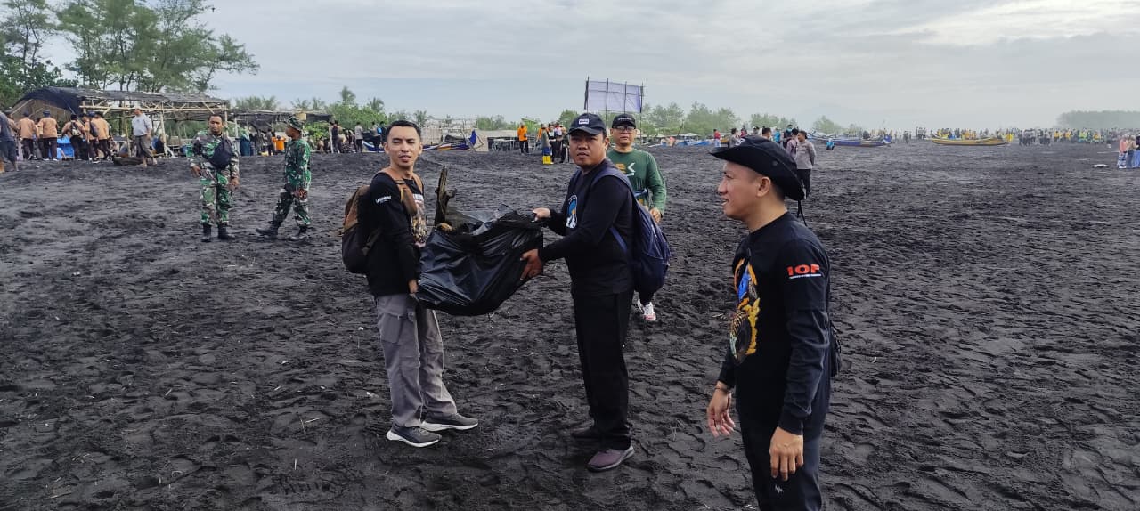 Dinas Pariwista Menghadiri Kerja Bakti di  Watu Pecak