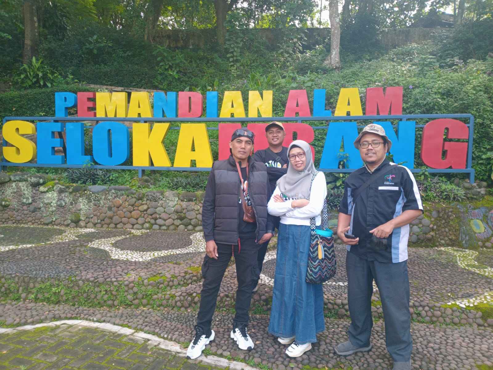 Dinas Pariwisata Melaksanakan Piket Pemantauan Di Obyek Pemandian Alam Selokambang 