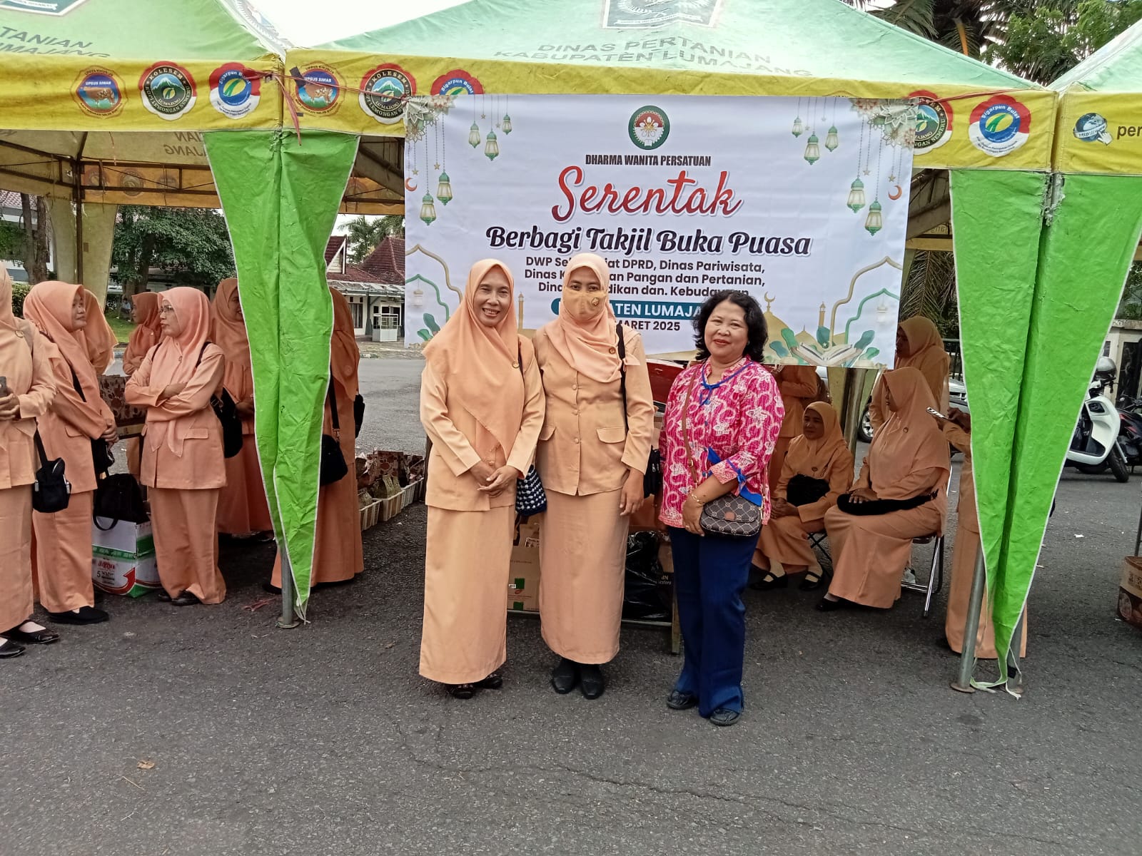 DWP DINAS PARIWISTA MENGIKUTI BAGI TAKJIL 